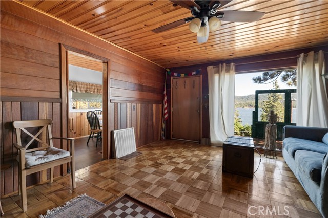 Detail Gallery Image 5 of 14 For 336 Big Bear Trail, Fawnskin,  CA 92333 - 1 Beds | 1 Baths