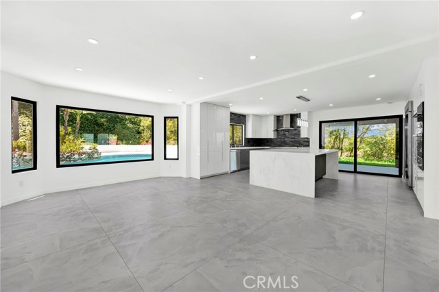 20101 Greenbriar Drive, Tarzana CA: https://media.crmls.org/medias/bf7861f9-bb7d-40f4-9457-e530bcf6fa7c.jpg