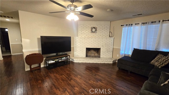 Detail Gallery Image 6 of 27 For 155 N Haney Ave, Reedley,  CA 93654 - 3 Beds | 2 Baths