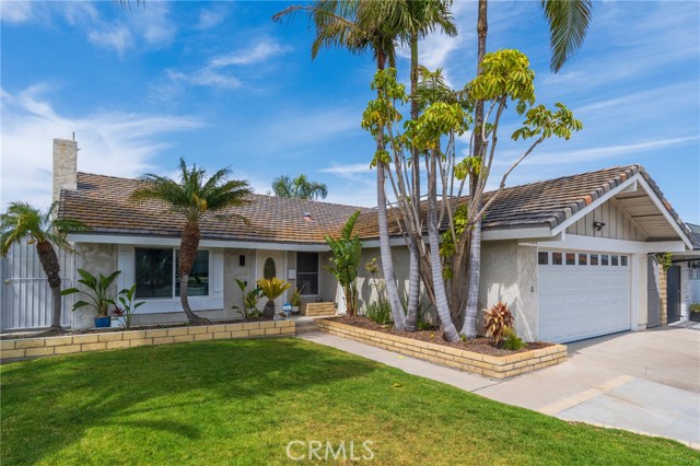 Detail Gallery Image 3 of 50 For 9821 Kite Dr, Huntington Beach,  CA 92646 - 3 Beds | 2 Baths