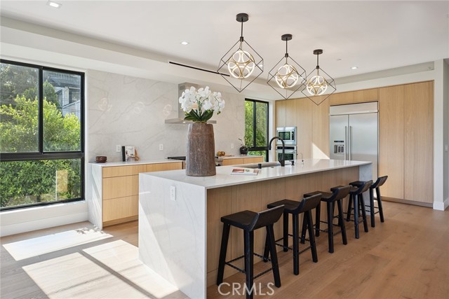 Detail Gallery Image 9 of 65 For 22268 Avenue San Luis, Woodland Hills,  CA 91364 - 5 Beds | 5/1 Baths