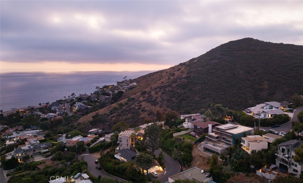 https://media.crmls.org/medias/bf794a77-1de7-4942-b2ca-0b93955204e2.jpg?preset=X-Large