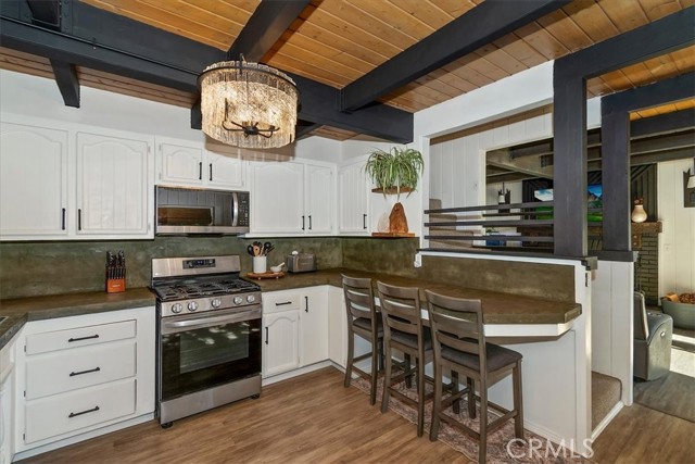 Detail Gallery Image 11 of 33 For 905 Jungfrau, Crestline,  CA 92325 - 2 Beds | 1/1 Baths