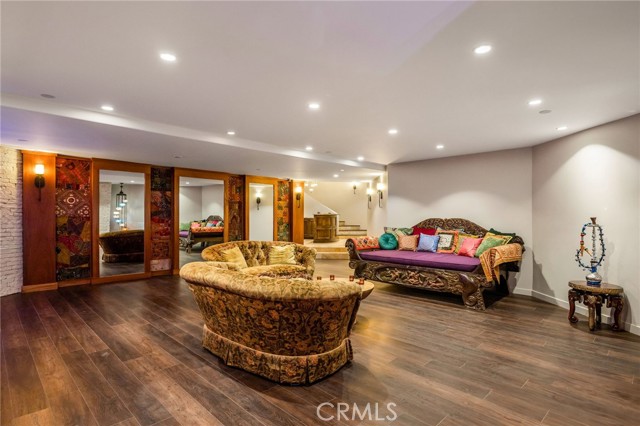 215 S Poinsettia Avenue, Manhattan Beach CA: https://media.crmls.org/medias/bf7a4e78-6b30-495f-9c44-e5c13c47cd2c.jpg