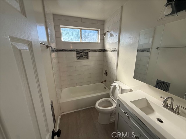 Detail Gallery Image 2 of 3 For 1193 N Ardmore #9,  Los Angeles,  CA 90029 - 1 Beds | 1 Baths