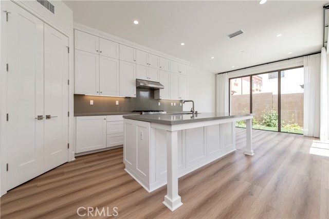 Detail Gallery Image 12 of 40 For 216 Piazza, Irvine,  CA 92602 - 4 Beds | 4 Baths