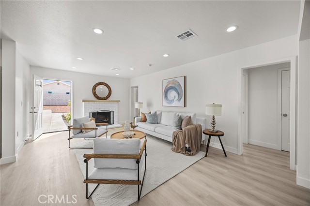 Image 7 of 37 For 2024 Grandridge Ave