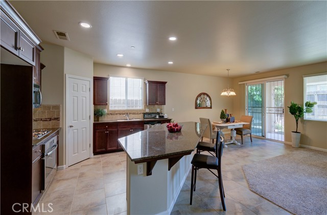 Detail Gallery Image 7 of 15 For 3531 Griffith Ave, Clovis,  CA 93619 - 3 Beds | 2/1 Baths
