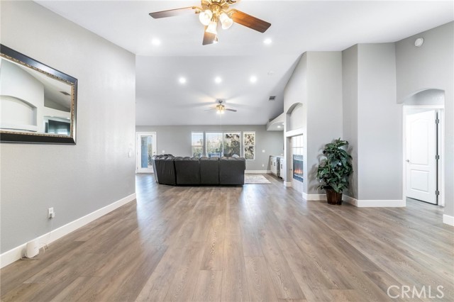 Detail Gallery Image 9 of 34 For 8925 Ave Buckthorn, Hesperia,  CA 92345 - 4 Beds | 3 Baths