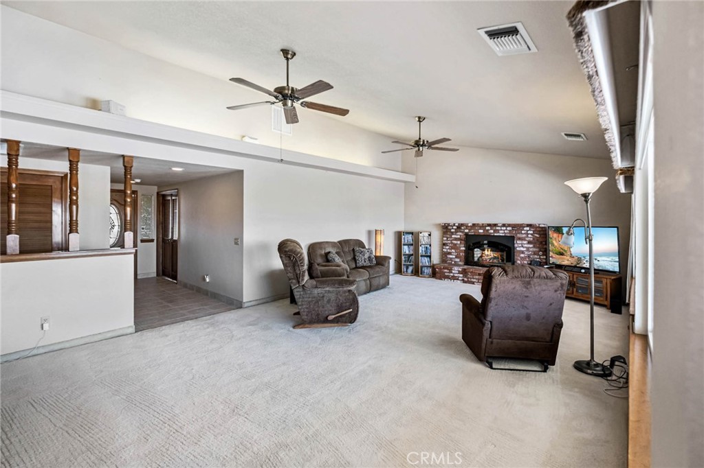 https://media.crmls.org/medias/bf7af09a-766e-4f5d-85c5-4927d1ae261a.jpg?preset=X-Large