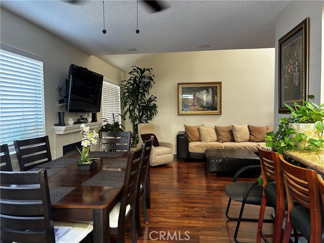 9826 CALIFORNIA Avenue, South Gate CA: https://media.crmls.org/medias/bf7af1f4-eaad-402e-9484-28b7d02cf171.jpg