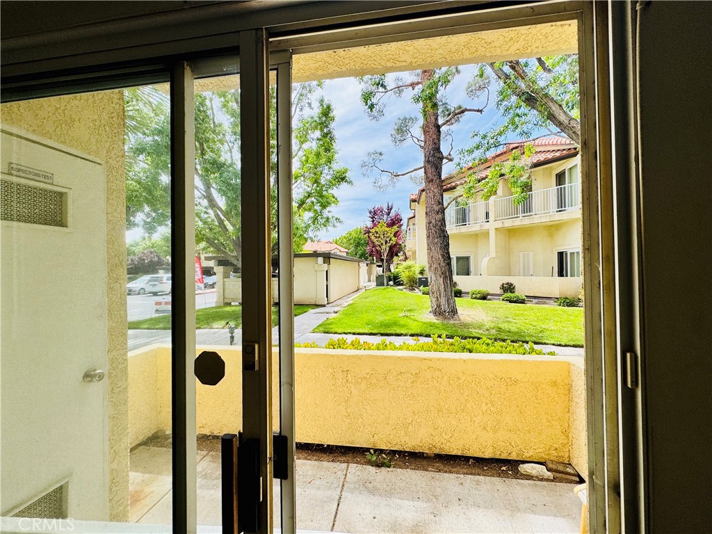 https://media.crmls.org/medias/bf7b512f-d4ad-4a58-9806-b59adc21ba92.jpg?preset=X-Large