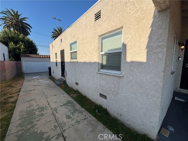 1626 W 60th Place, Los Angeles CA: https://media.crmls.org/medias/bf7bc8b1-fcd2-4eb7-b44e-193e3fda55fd.jpg