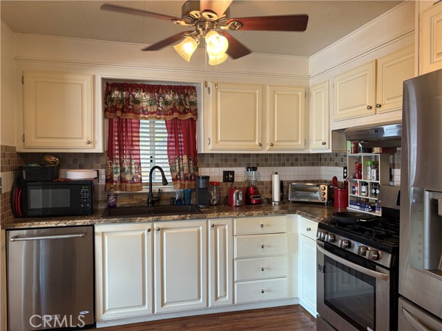 Detail Gallery Image 4 of 33 For 1895 W Devonshire #133,  Hemet,  CA 91545 - 2 Beds | 2 Baths