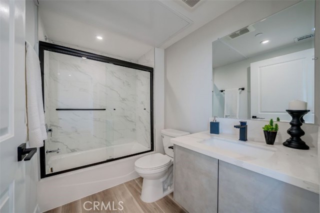 7018 Alabama Avenue, Canoga Park CA: https://media.crmls.org/medias/bf7c4171-d342-4eb1-b56d-f030f466b1f0.jpg