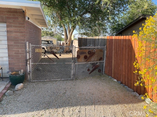Detail Gallery Image 4 of 23 For 13127 E Avenue W11, Pearblossom,  CA 93553 - 3 Beds | 1 Baths