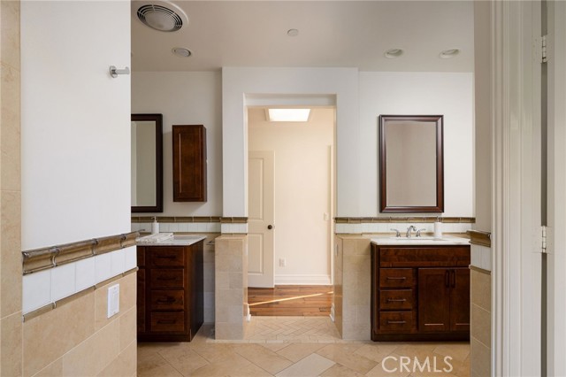 633 Rockford Road, Corona del Mar CA: https://media.crmls.org/medias/bf7cd8a3-93a2-4e0b-ac28-dc55bc5d7241.jpg