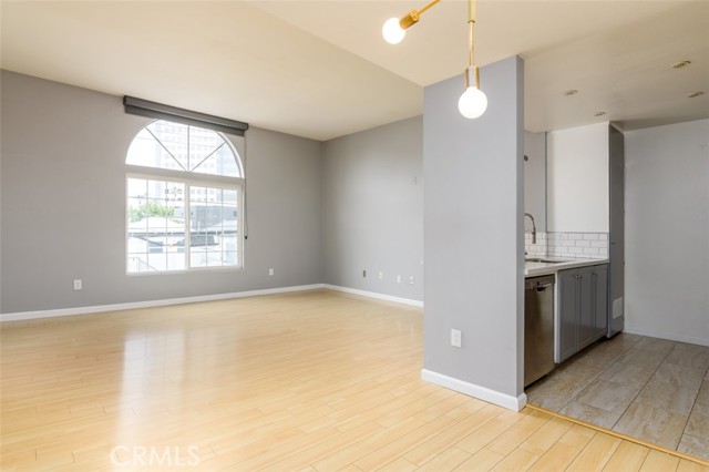 Detail Gallery Image 1 of 1 For 151 N Maple St #210,  Burbank,  CA 91505 - 2 Beds | 2 Baths