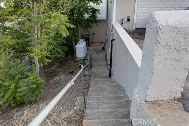 13041 San Joaquin Avenue, Clearlake CA: https://media.crmls.org/medias/bf7d06b0-a970-44d4-bc51-f3f82eb38f1f.jpg