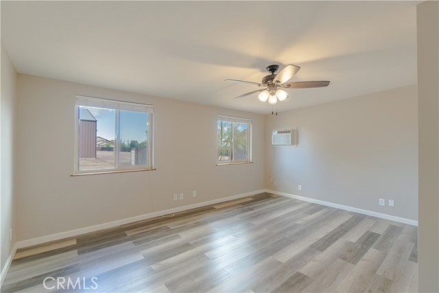 Detail Gallery Image 9 of 75 For 14064 Tioga, Oak Hills,  CA 92344 - 5 Beds | 2/1 Baths