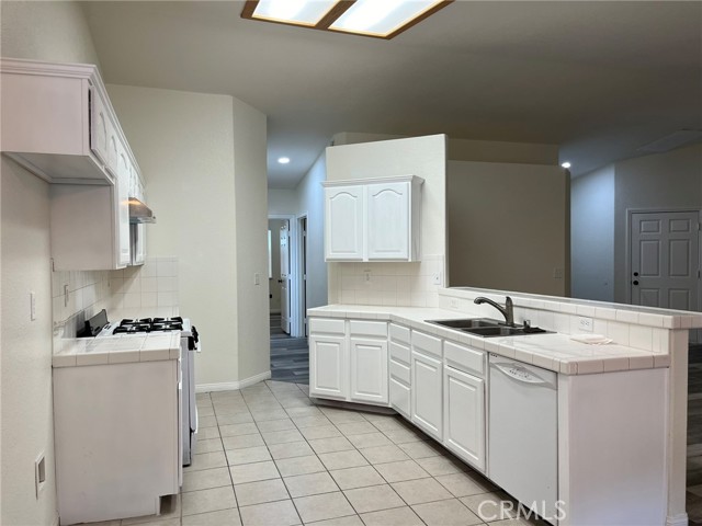 Detail Gallery Image 9 of 32 For 15833 Burwood Rd, Victorville,  CA 92394 - 3 Beds | 2 Baths