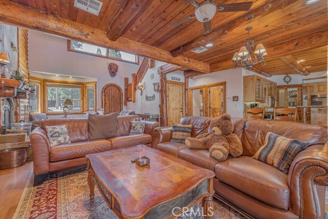 Detail Gallery Image 16 of 70 For 40202 Lakeview Dr, Big Bear Lake,  CA 92315 - 5 Beds | 3/1 Baths