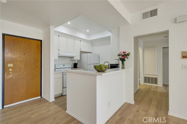 Detail Gallery Image 8 of 25 For 4200 via Arbolada #104,  Los Angeles,  CA 90042 - 1 Beds | 1 Baths