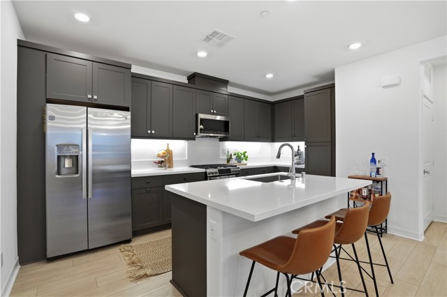 Detail Gallery Image 4 of 54 For 1200 Lasso Way #303,  Rancho Mission Viejo,  CA 92694 - 2 Beds | 2 Baths