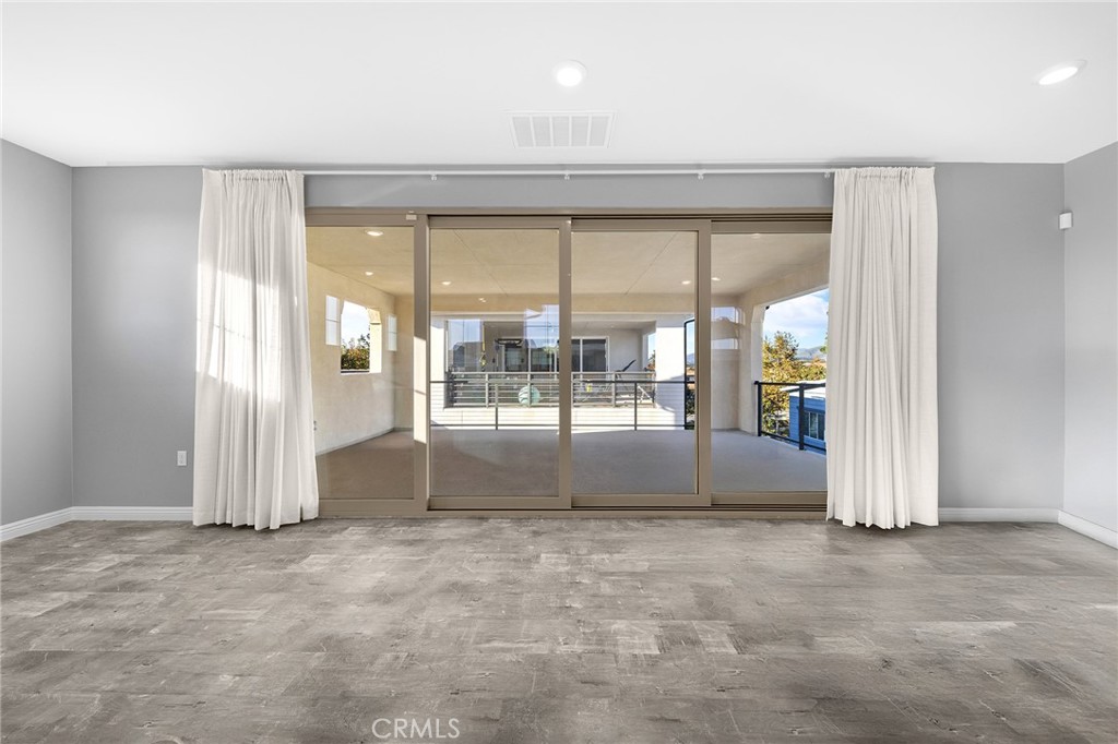 https://media.crmls.org/medias/bf7edb01-ba13-4364-b5d8-9333b4bbb64c.jpg?preset=X-Large