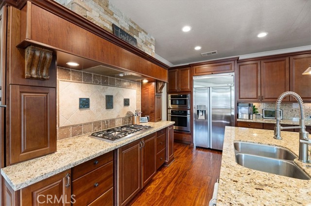 22517 Skipping Stone Drive, Saugus CA: https://media.crmls.org/medias/bf7f06c8-5497-47da-9354-c34384c80fd5.jpg