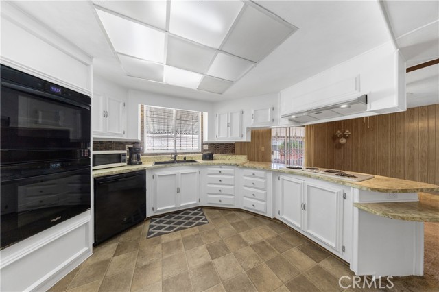 575 S Lyon, Hemet CA: https://media.crmls.org/medias/bf7f5f31-472e-4d68-834f-c30538e9b89a.jpg