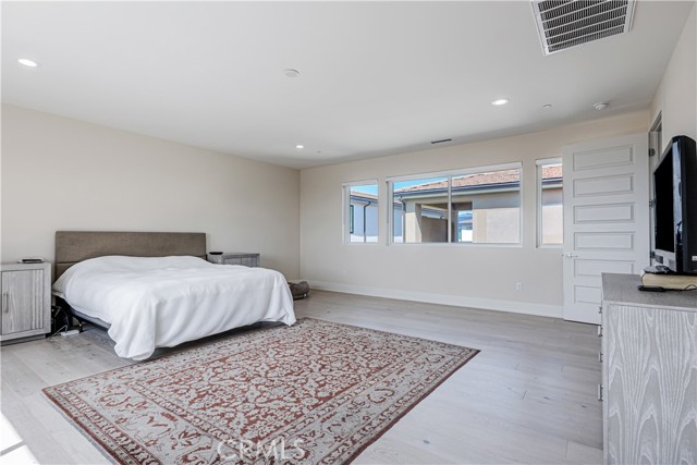20532 W Birmingham Way, Porter Ranch CA: https://media.crmls.org/medias/bf7fd0b7-4ea0-4696-a559-7950fc24655a.jpg