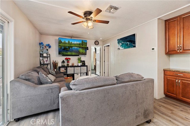 Detail Gallery Image 13 of 34 For 777 S Temescal St #73,  Corona,  CA 92879 - 4 Beds | 2 Baths