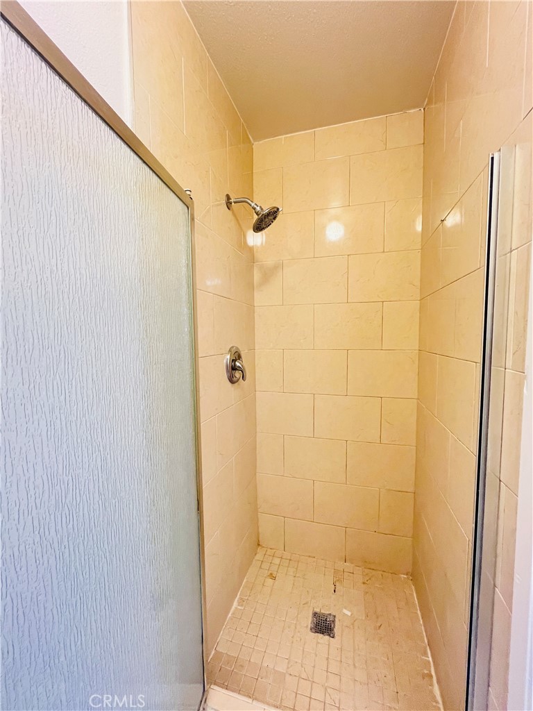 https://media.crmls.org/medias/bf7ff7af-c876-4e30-b272-9a6e71f07e6f.jpg?preset=X-Large