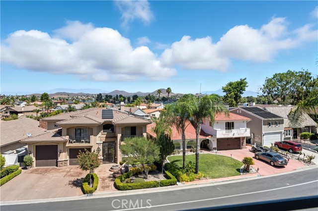 30571 Longhorn Drive, Canyon Lake CA: https://media.crmls.org/medias/bf81e262-b26d-4f3d-b256-d2592d6cb54f.jpg