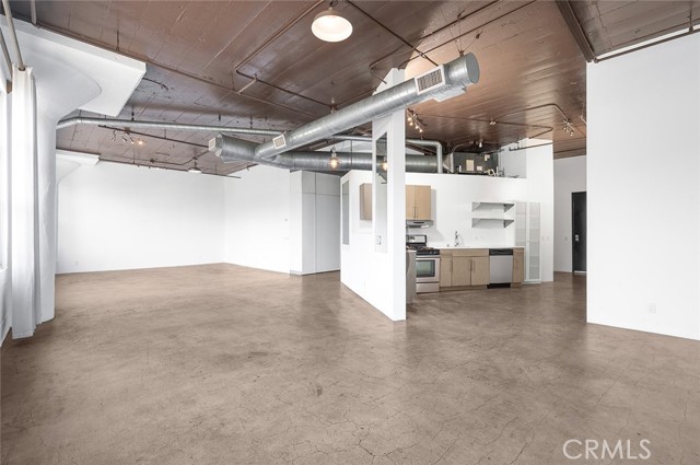 530 Molino Street, Los Angeles CA: https://media.crmls.org/medias/bf820e19-a35e-4a0e-b4a7-b707e3665ea9.jpg