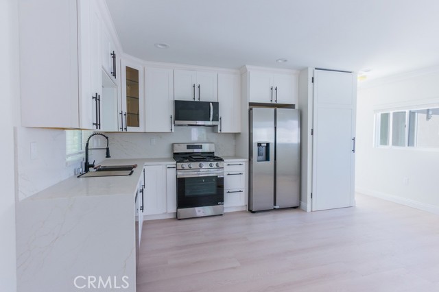 128 S Harper Avenue, Los Angeles CA: https://media.crmls.org/medias/bf822839-9208-4e5b-b0db-8bd50a61844b.jpg