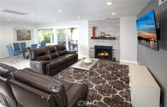 6051 Summerdale Drive, Huntington Beach CA: https://media.crmls.org/medias/bf823602-20af-496b-bc61-462053d5db7b.jpg