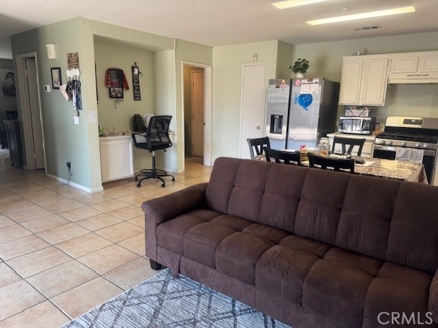 Detail Gallery Image 8 of 20 For 15313 Coleen St, Fontana,  CA 92337 - 4 Beds | 2/1 Baths