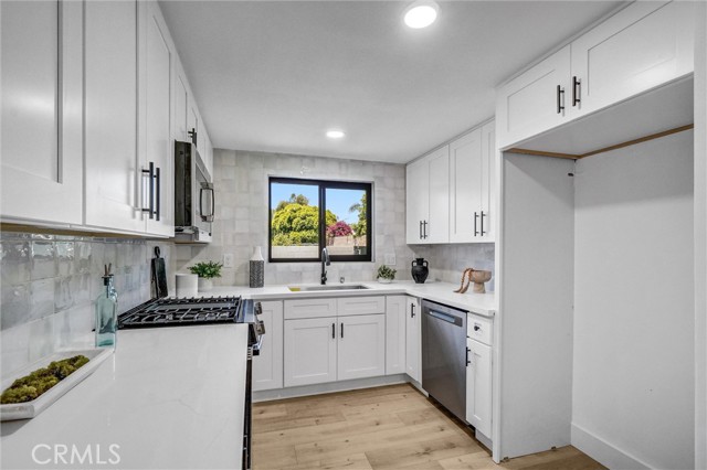 738 Amberwood Drive, Santa Ana CA: https://media.crmls.org/medias/bf830768-1a41-4301-b364-b12d8ed57a5e.jpg