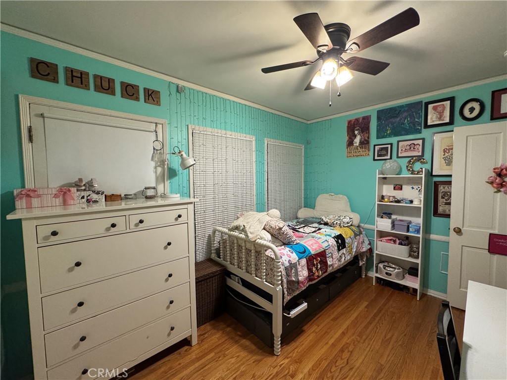 https://media.crmls.org/medias/bf830e93-3926-416e-b75b-acdeafa74c65.jpg?preset=X-Large
