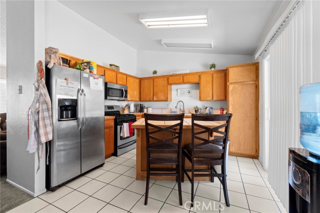 Detail Gallery Image 8 of 26 For 12831 Stage Coach Dr, Victorville,  CA 92392 - 3 Beds | 2 Baths