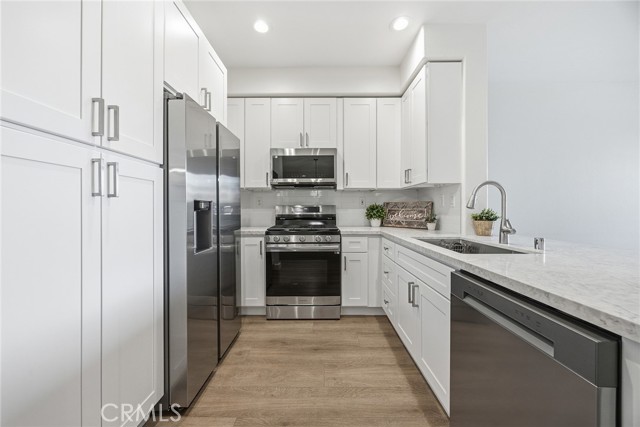 Detail Gallery Image 9 of 25 For 876 S Yellowstone Way, Anaheim Hills,  CA 92808 - 3 Beds | 2/1 Baths