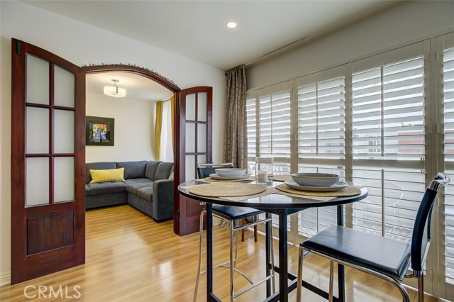 Detail Gallery Image 5 of 33 For 5454 Zelzah Ave #315,  Encino,  CA 91316 - 2 Beds | 2 Baths