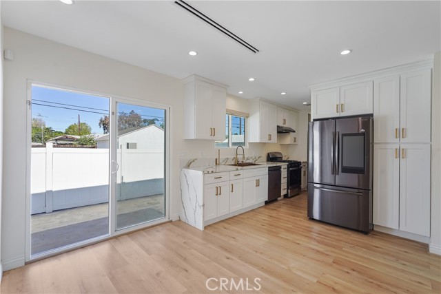 Detail Gallery Image 14 of 41 For 12317 Roscoe, Sun Valley,  CA 91352 - 3 Beds | 2 Baths