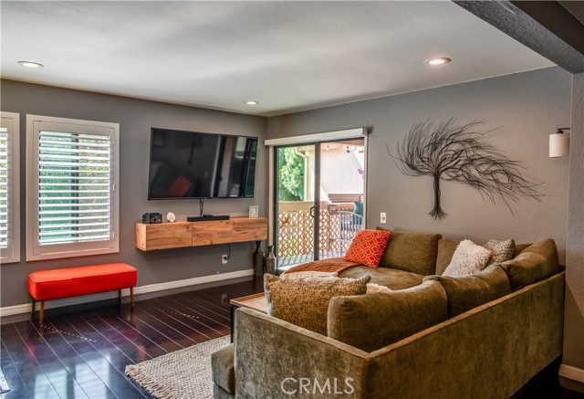 16551 Grunion, Huntington Beach CA: https://media.crmls.org/medias/bf863892-ff9b-4021-9e35-65be7b45451f.jpg