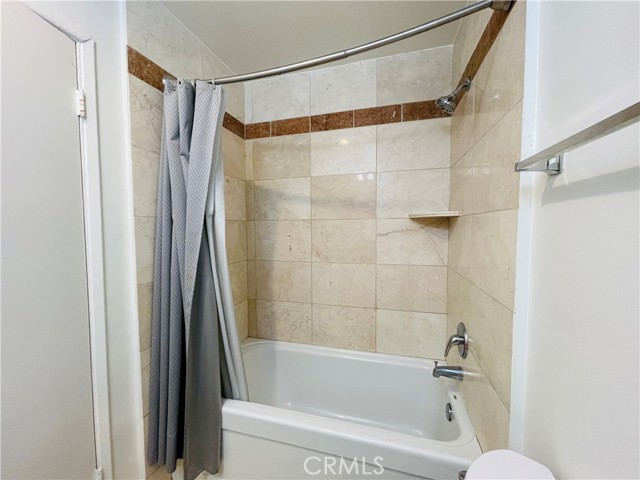 Detail Gallery Image 23 of 27 For 9722 Geyser Ave, Northridge,  CA 91324 - 3 Beds | 2 Baths