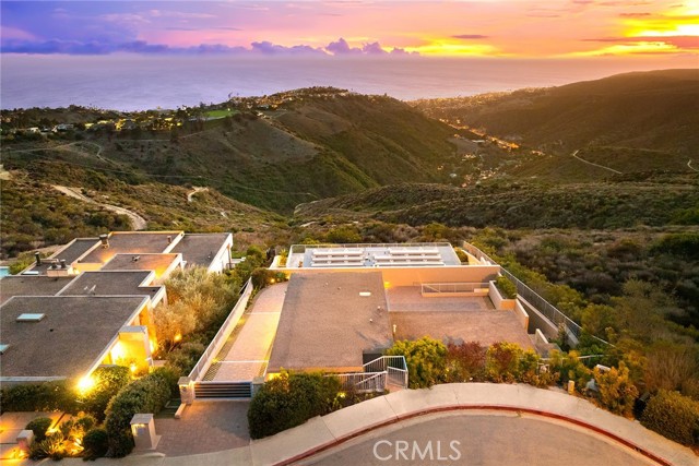 3355 Alta Laguna Boulevard, Laguna Beach CA: https://media.crmls.org/medias/bf86c098-3ecf-47eb-a43e-0e9b15ecfa5c.jpg
