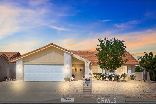 Detail Gallery Image 1 of 50 For 2010 Silver Oak Way, Hemet,  CA 92545 - 3 Beds | 2 Baths