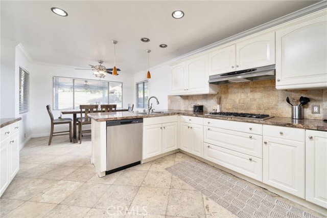 2120 Capuchin Way, Claremont CA: https://media.crmls.org/medias/bf876549-ad67-4c66-a894-bf576a34df7d.jpg